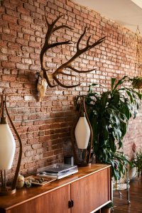Realiseer een industriële look in huis met de juiste meubels en accessoires 
